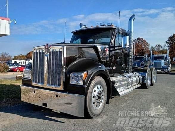 Kenworth W990 Conventional Trucks / Tractor Trucks