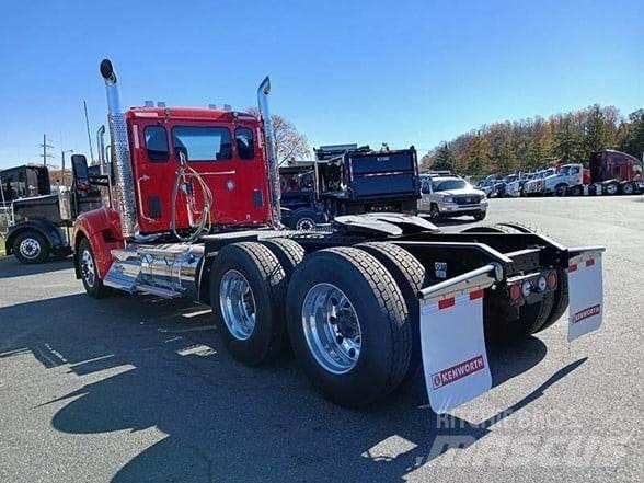 Kenworth W990 Conventional Trucks / Tractor Trucks