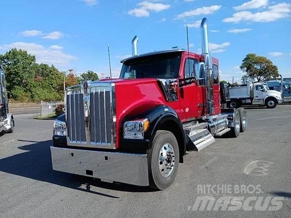 Kenworth W990 Conventional Trucks / Tractor Trucks