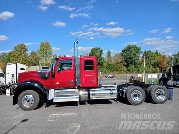 Kenworth W990 Conventional Trucks / Tractor Trucks