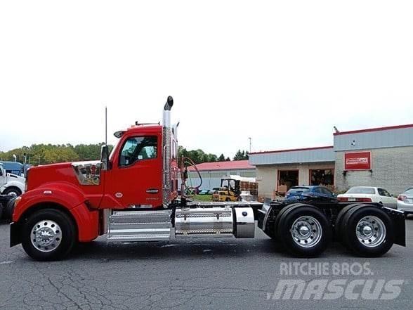 Kenworth W990 Conventional Trucks / Tractor Trucks