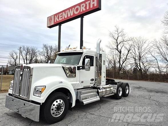 Kenworth W990 Conventional Trucks / Tractor Trucks