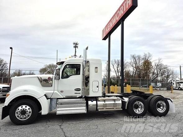 Kenworth W990 Conventional Trucks / Tractor Trucks