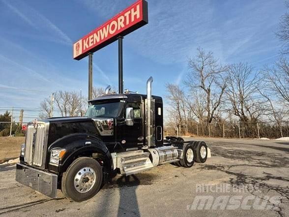 Kenworth W990 Conventional Trucks / Tractor Trucks