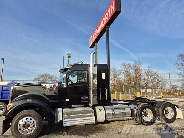 Kenworth W990 Conventional Trucks / Tractor Trucks