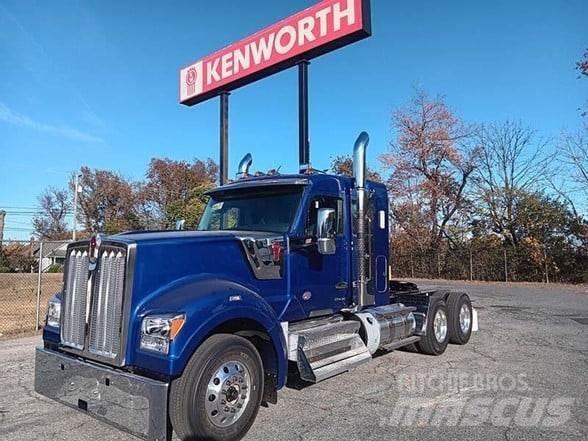 Kenworth W990 Conventional Trucks / Tractor Trucks