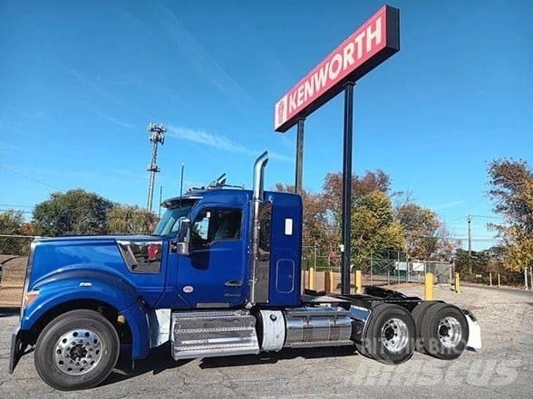 Kenworth W990 Conventional Trucks / Tractor Trucks
