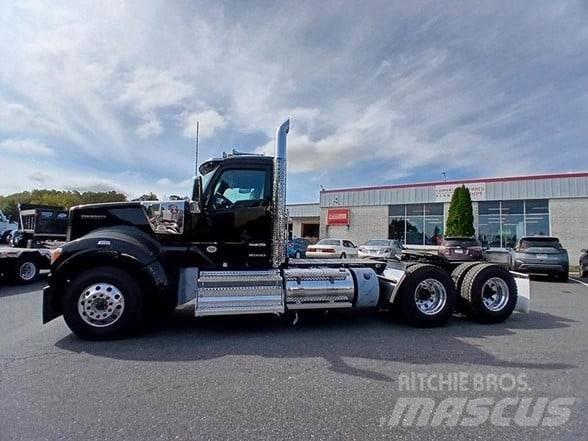 Kenworth W990 Conventional Trucks / Tractor Trucks