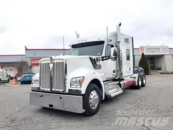 Kenworth W990 Conventional Trucks / Tractor Trucks