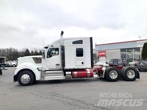 Kenworth W990 Conventional Trucks / Tractor Trucks