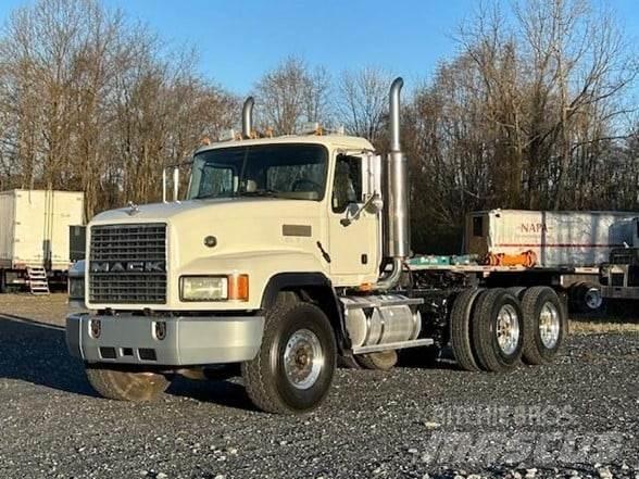 Mack CL733 Conventional Trucks / Tractor Trucks