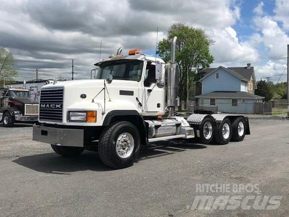 Mack CL733 Conventional Trucks / Tractor Trucks