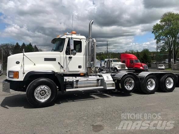 Mack CL733 Conventional Trucks / Tractor Trucks