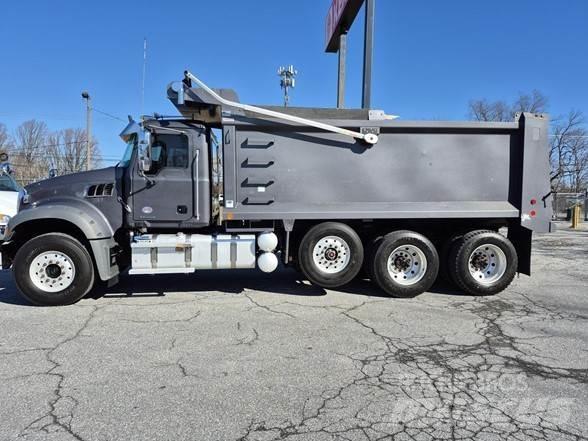 Mack GRANITE 64FR Dump Trucks