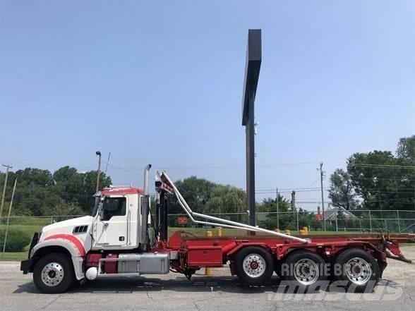 Mack GRANITE GU713 Garbage Trucks / Recycling Trucks