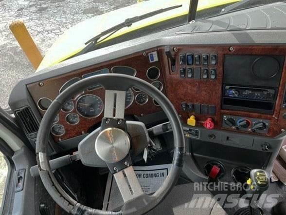 Mack GRANITE GU713 Dump Trucks