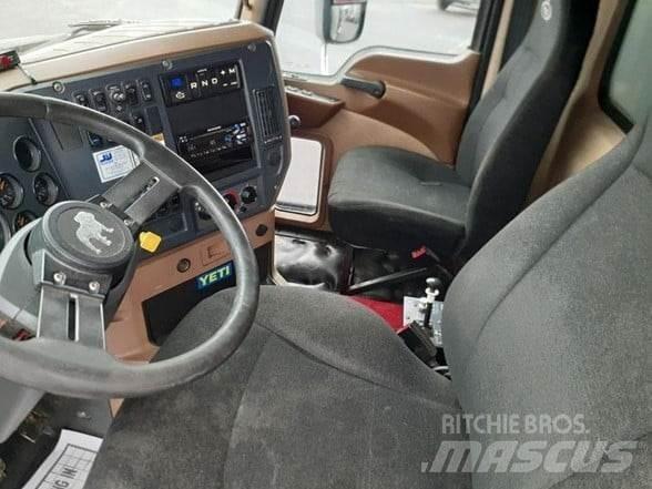 Mack GRANITE GU713 Dump Trucks