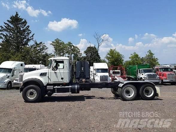 Mack GRANITE GU713 Conventional Trucks / Tractor Trucks