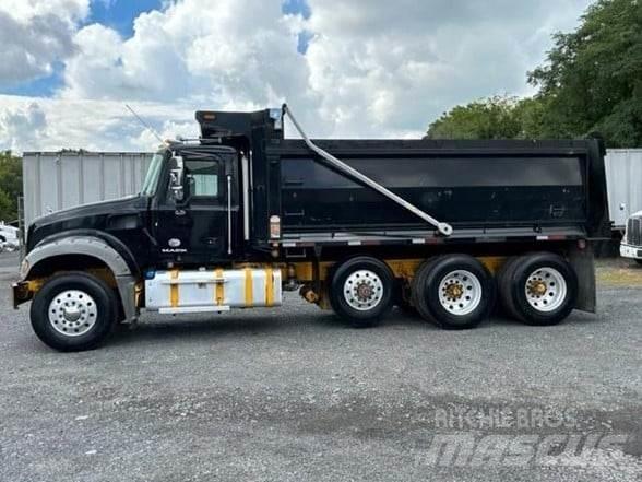 Mack GRANITE GU713 Dump Trucks
