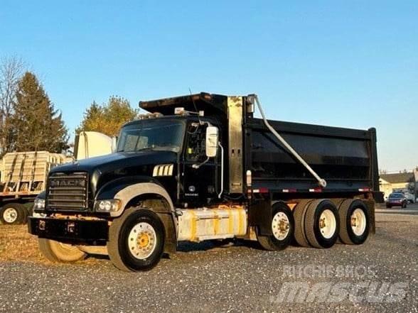 Mack GRANITE GU713 Dump Trucks
