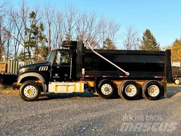 Mack GRANITE GU713 Dump Trucks