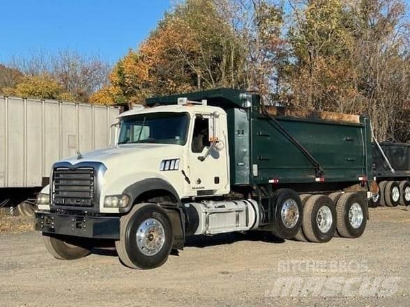 Mack GRANITE GU713 Dump Trucks