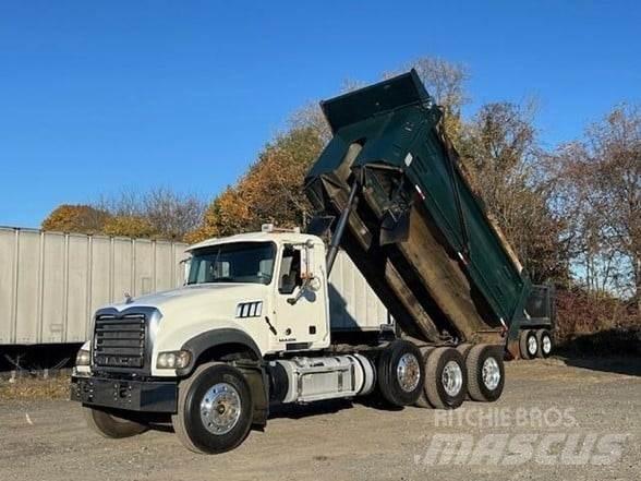 Mack GRANITE GU713 Dump Trucks