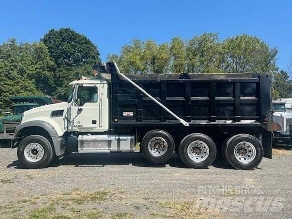 Mack GRANITE GU713 Dump Trucks
