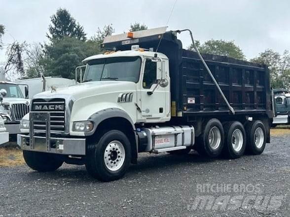 Mack GRANITE GU713 Dump Trucks