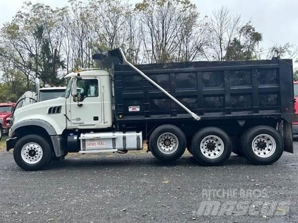 Mack GRANITE GU713 Dump Trucks