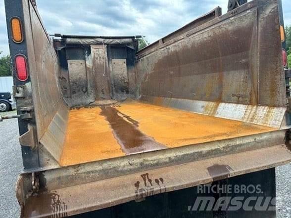 Mack GRANITE GU713 Dump Trucks