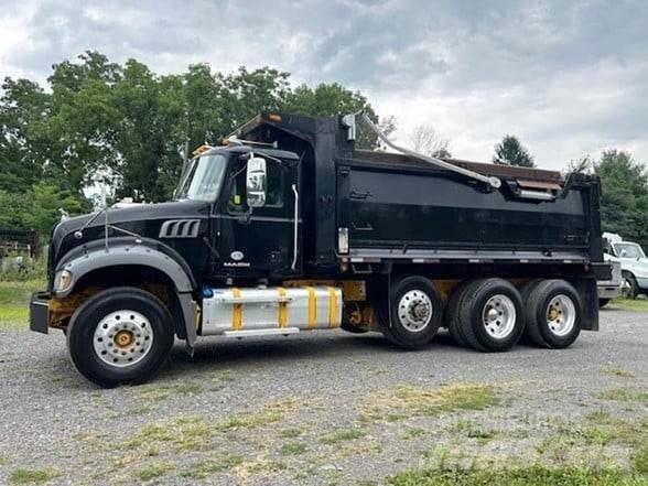 Mack GRANITE GU713 Dump Trucks