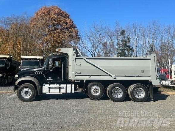 Mack GRANITE GU713 Dump Trucks