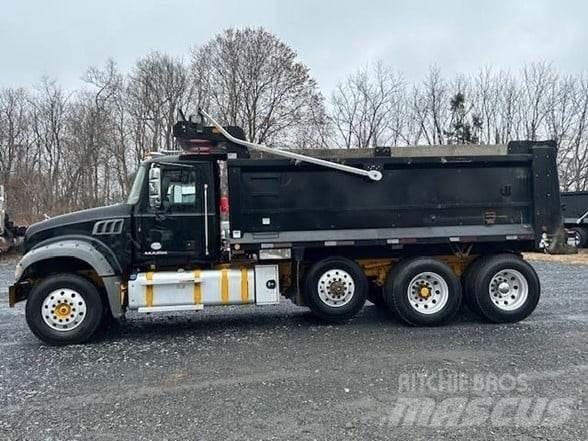 Mack GRANITE GU713 Dump Trucks