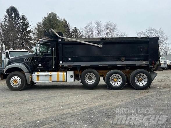 Mack GRANITE GU713 Dump Trucks