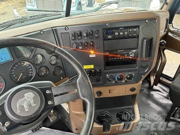 Mack GRANITE GU713 Dump Trucks