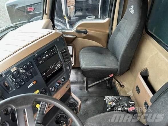 Mack GRANITE GU713 Dump Trucks