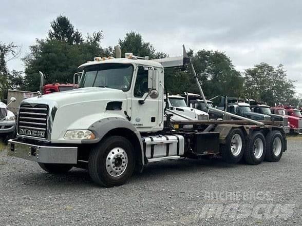 Mack GRANITE GU813 Garbage Trucks / Recycling Trucks