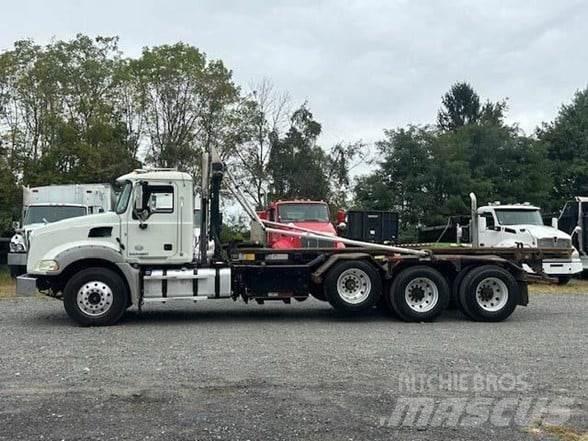 Mack GRANITE GU813 Garbage Trucks / Recycling Trucks