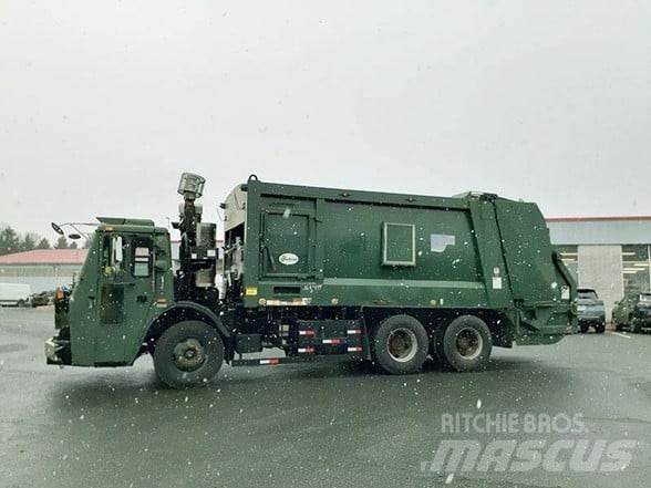 Mack LEU613 Garbage Trucks / Recycling Trucks
