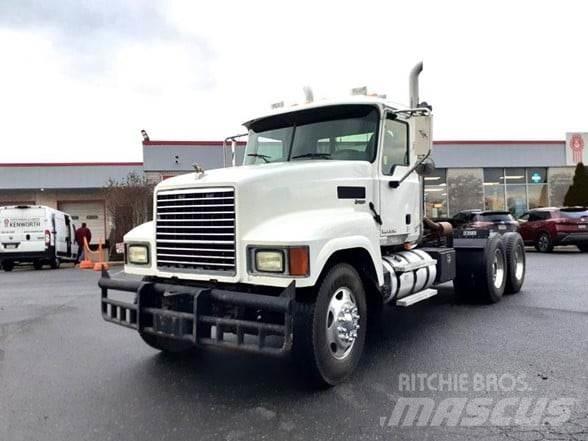 Mack PINNACLE CHU613 Conventional Trucks / Tractor Trucks