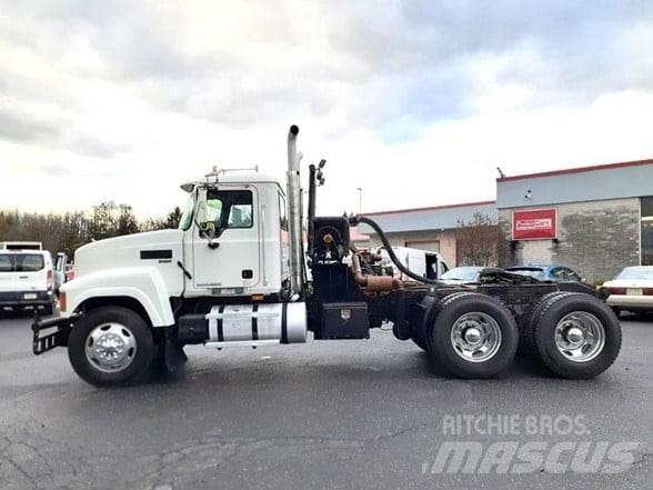 Mack PINNACLE CHU613 Conventional Trucks / Tractor Trucks