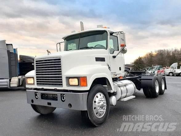 Mack PINNACLE CHU613 Conventional Trucks / Tractor Trucks
