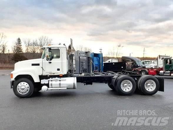 Mack PINNACLE CHU613 Conventional Trucks / Tractor Trucks
