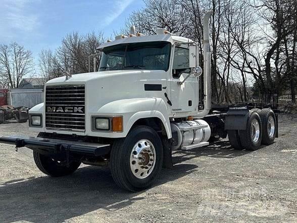 Mack PINNACLE CHU613 Conventional Trucks / Tractor Trucks