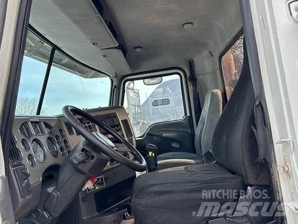 Mack PINNACLE CHU613 Conventional Trucks / Tractor Trucks