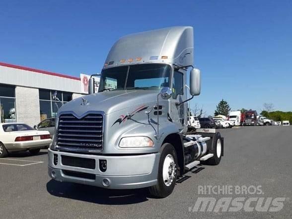 Mack PINNACLE CXU612 Conventional Trucks / Tractor Trucks