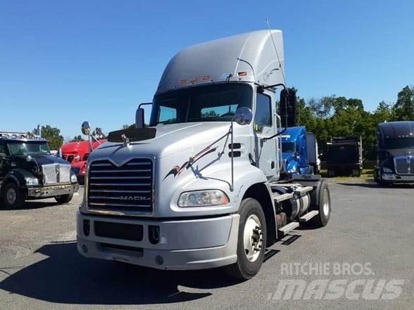 Mack PINNACLE CXU612 Conventional Trucks / Tractor Trucks