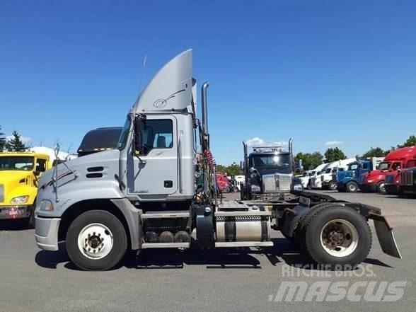Mack PINNACLE CXU612 Conventional Trucks / Tractor Trucks