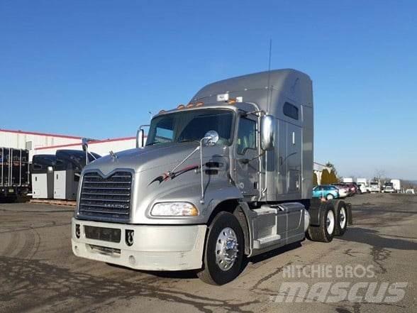 Mack PINNACLE CXU613 Conventional Trucks / Tractor Trucks